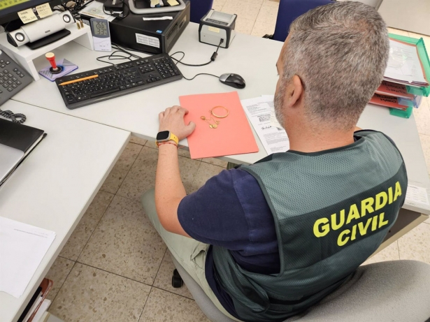 Agente de la Guardia Civil en labores de investigación (GUARDIA CIVIL)