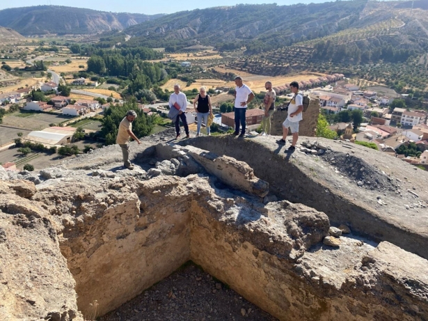 Imagen de archivo de trabajos en el Castillo Medieval de La Peza, en 2022 (DIPUTACIÓN DE GRANADA)