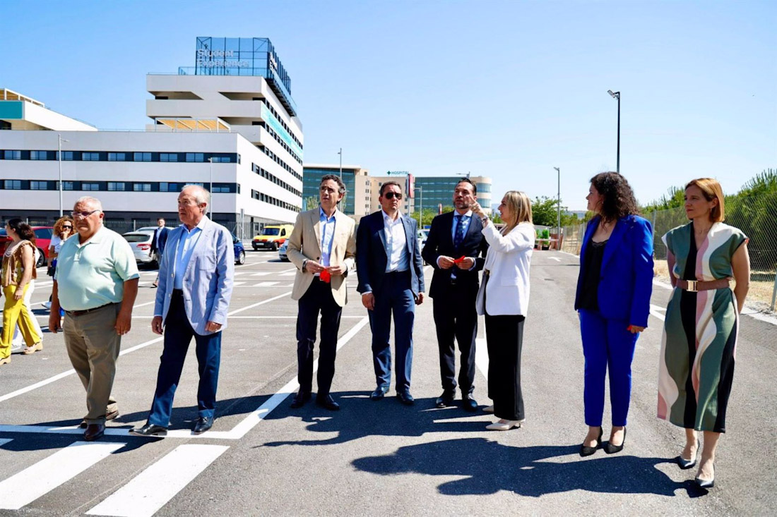Imagen de archivo de la inauguración de un parking en el entorno del Clínico el pasado junio, en un acto con la alcaldesa de Granada, Marifrán Carazo (AYUNTAMIENTO) Imagen de archivo de la inauguración de un parking en el entorno del Clínico el pasado junio, en un acto con la alcaldesa de Granada, Marifrán Carazo (AYUNTAMIENTO)