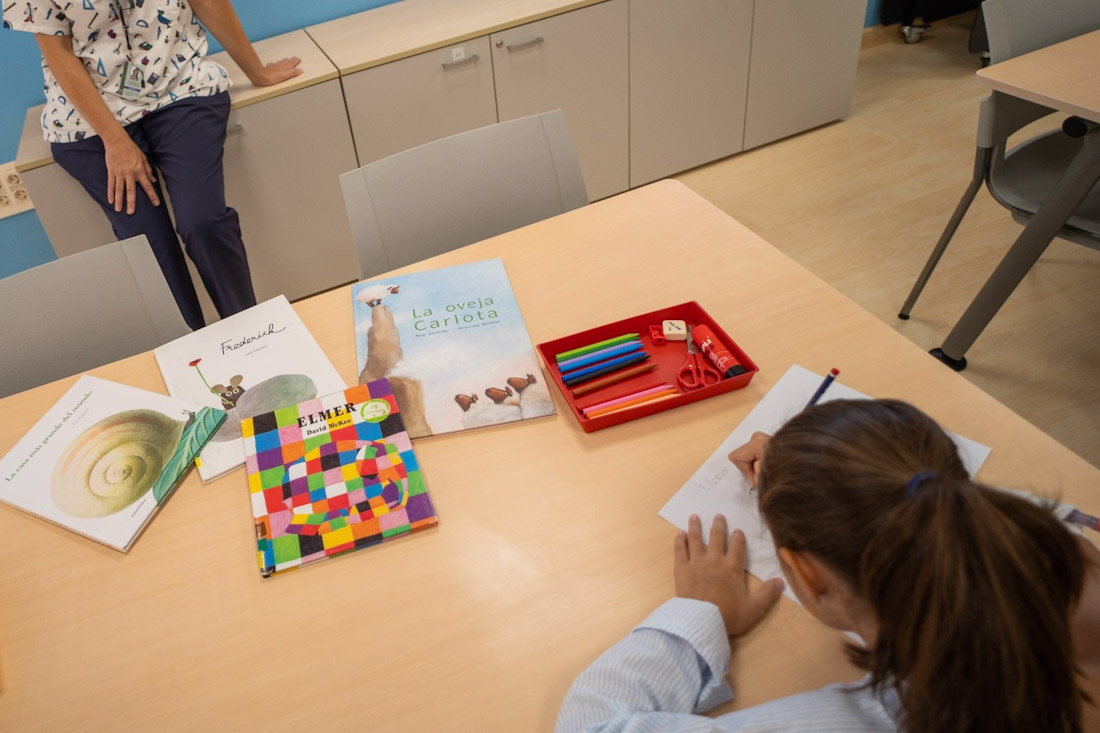 El Hospital Virgen de las Nieves inicia el curso escolar en las aulas hospitalarias (JUNTA DE ANDALUCÍA) El Hospital Virgen de las Nieves inicia el curso escolar en las aulas hospitalarias (JUNTA DE ANDALUCÍA)
