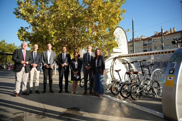 Ianuguración de los nuevos aparcabicis (JUNTA)