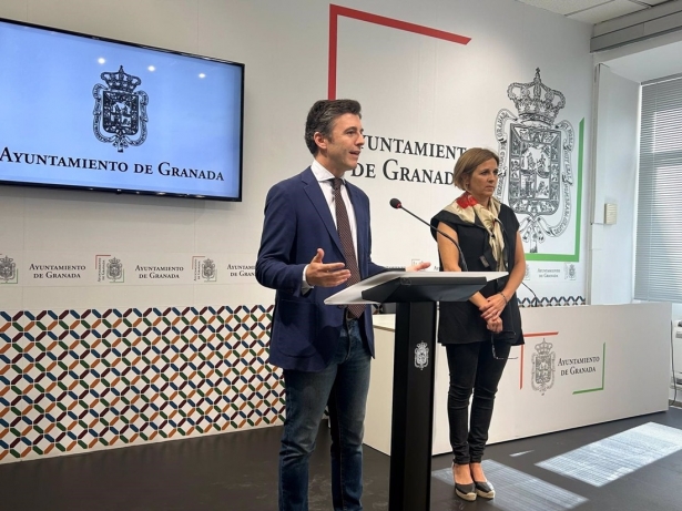 El portavoz del equipo de gobierno local de Granada, Jorge Saavedra, y la edil de Protección Ciudadana, Ana Agudo, en imagen de archivo (AYUNTAMIENTO)