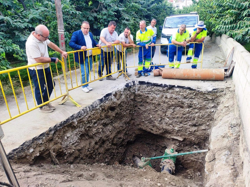 Visita municipal a la zona del acuífero de Río Verde de Almuñécar, en imagen de archivo (AYUNTAMIENTO) Visita municipal a la zona del acuífero de Río Verde de Almuñécar, en imagen de archivo (AYUNTAMIENTO)