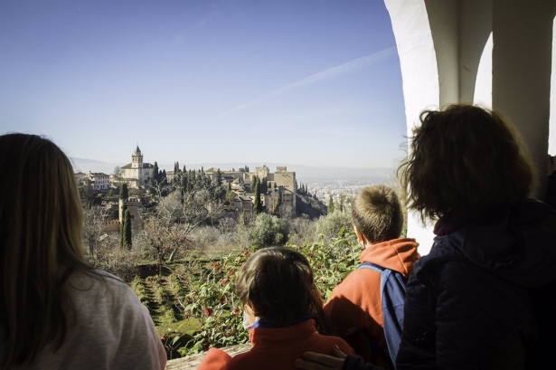 Visitantes de la Alhambra. Archivo (PATRONATO DE LA ALHAMBRA Y EL GENERALIFE)