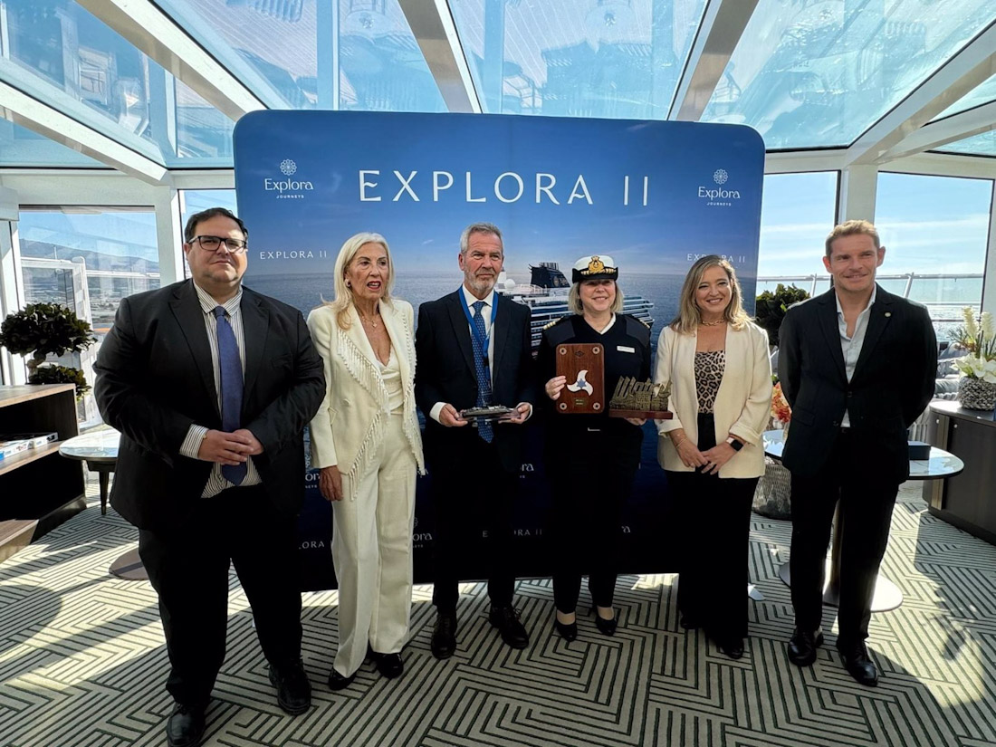 Recepción al buque de lujo Explora II con el presidente de la Autoridad Portuaria de Motril, José García Fuentes (3i) (AUTORIDAD PORTUARIA) Recepción al buque de lujo Explora II con el presidente de la Autoridad Portuaria de Motril, José García Fuentes (3i) (AUTORIDAD PORTUARIA)