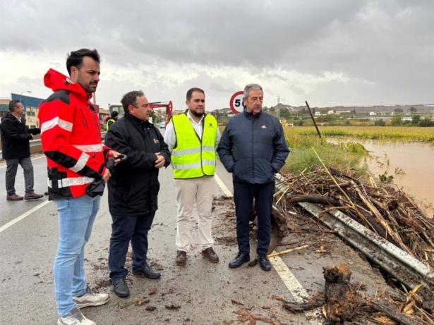 Visita a desperfectos provocados por la DANA en Granada este martes. (DIPUTACIÓN DE GRANADA)