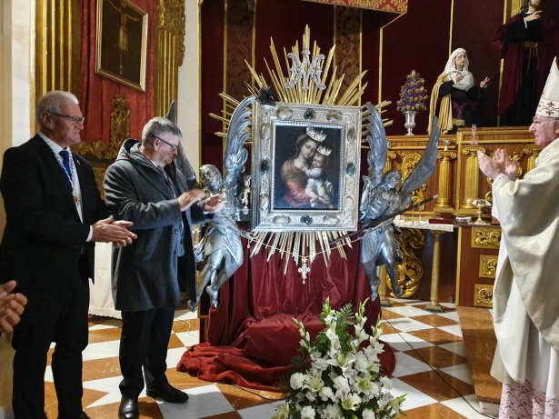 Entrega de la medalla (AYUNTAMIENTO GUADIX)