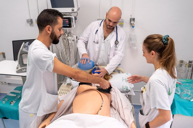 El Hospital Virgen de las Nieves impulsa la formación de reanimación cardiopulmonar en embarazadas (JUNTA DE ANDALUCÍA)
