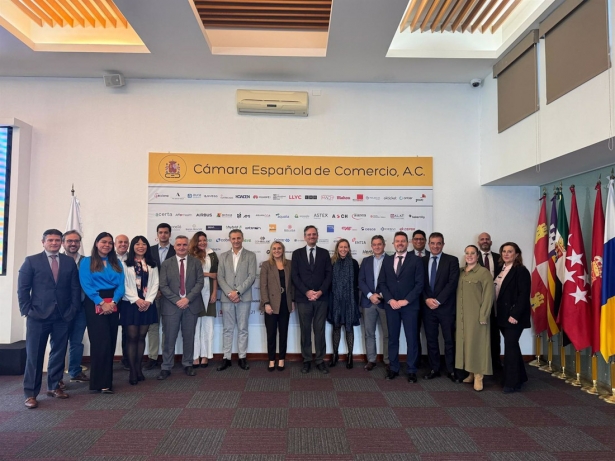 Delegación de la Agencia Granada Global en México, encabezada por la alcaldesa granadina, Marifrán Carazo, en el centro en la imagen (AYUNTAMIENTO DE GRANADA)