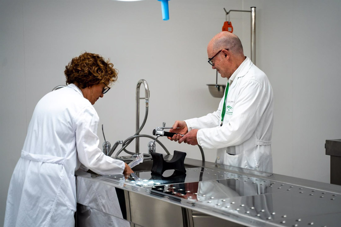 El Hospital Virgen de las Nieves estrena una sala de autopsias de alta bioseguridad (JUNTA DE ANDALUCÍA) El Hospital Virgen de las Nieves estrena una sala de autopsias de alta bioseguridad (JUNTA DE ANDALUCÍA)