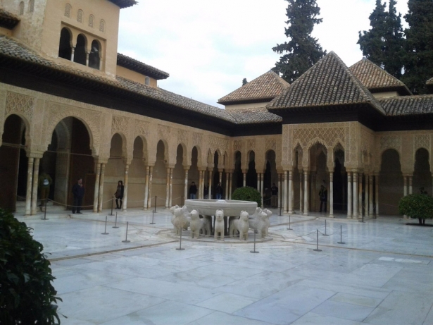 Patio de los Leones de la Alhambra de Granada. Archivo (EUROPA PRESS)