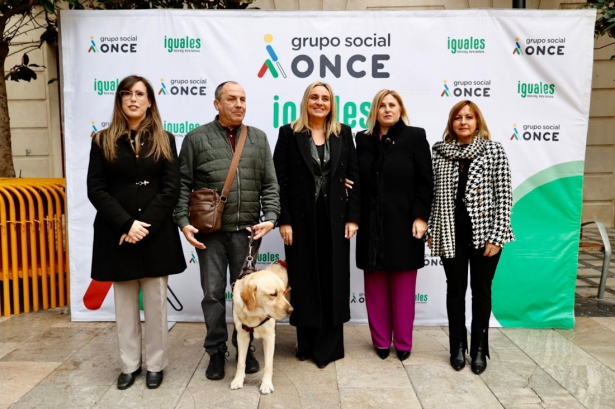 Exhibición de perros guías (AYTO. GRANADA)