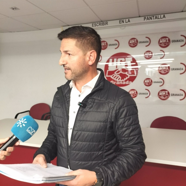 El delegado de personal de UGT en la empresa Carlos Fernández de la Torre, Alfonso Fernández, atiende a los medios (UGT)