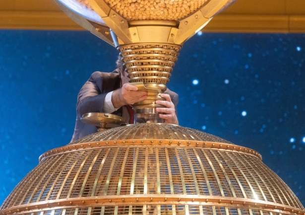 Preparación del bombo antes de la celebración del Sorteo Extraordinario de la Lotería de Navidad 2024 (EDUARDO PARRA/EUROPA PRESS)