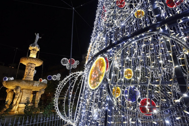 Imagen de archivo de alumbrado de Navidad en Granada (ÁLEX CÁMARA - EUROPA PRESS)
