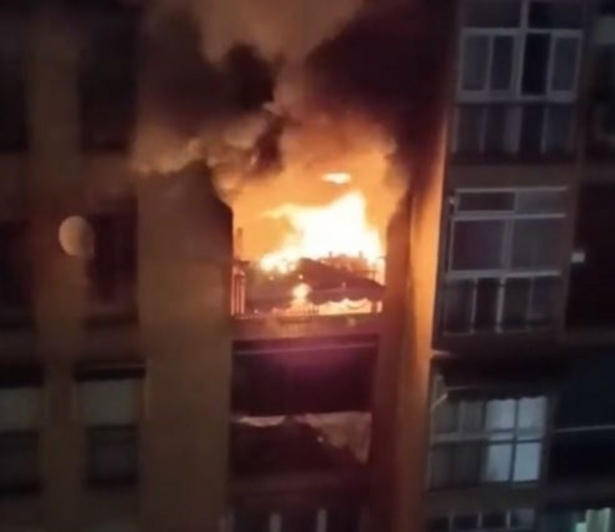 Imagen del incendio del piso de la Chana, en Granada, donde murió un niño de seis años en mayo de 2023. (POLICÍA LOCAL DE GRANADA)