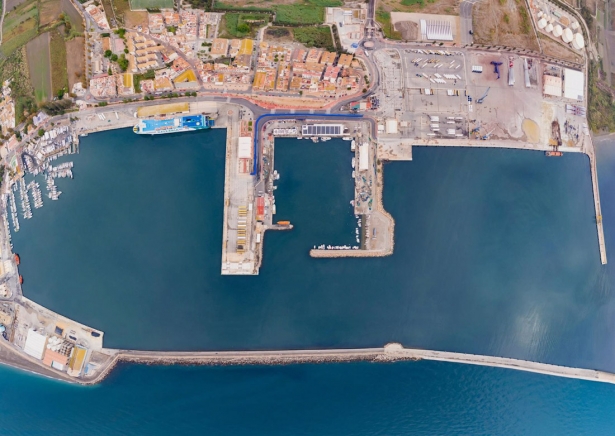 Foto aérea general del Puerto de Motril. Archivo (AUTORIDAD PORTUARIA)