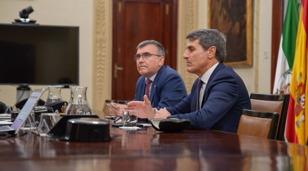 El delegado del Gobierno en Andalucía, Pedro Fernández, y el subdelegado del Gobierno en Granada, José Antonio Montilla (DELEGACIÓN DEL GOBIERNO EN ANDALUCÍA)