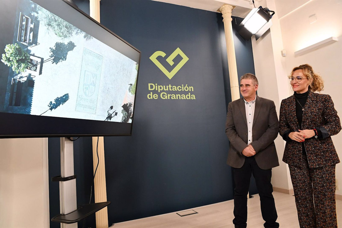 La diputada de Turismo y Patrimonio de la Diputación de Granada, Marta Nievas, y el alcalde de Jérez del Marquesado, José Ángel Pereda (DIPUTACIÓN) La diputada de Turismo y Patrimonio de la Diputación de Granada, Marta Nievas, y el alcalde de Jérez del Marquesado, José Ángel Pereda (DIPUTACIÓN)