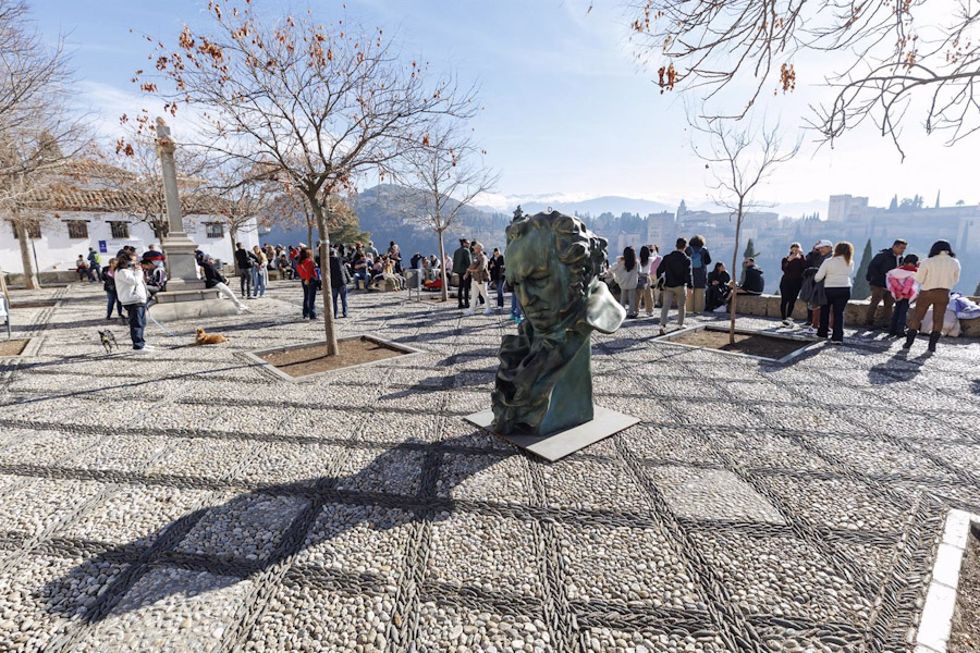 Imágenes de las estatuas y la exposición fotográfica conmemorativa de los Premios Goya en las calles de Granada (ÁLEX CÁMARA/EUROPA PRESS) Imágenes de las estatuas y la exposición fotográfica conmemorativa de los Premios Goya en las calles de Granada (ÁLEX CÁMARA/EUROPA PRESS)