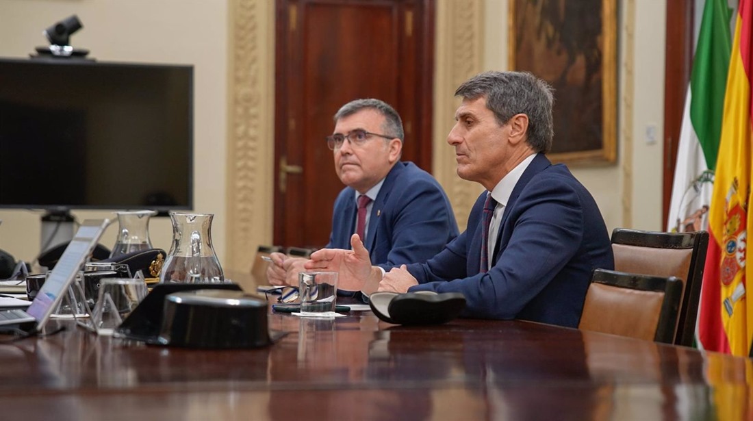 El delegado del Gobierno en Andalucía, Pedro Fernández, en primer término, y el subdelegado del Gobierno en Granada, José Antonio Montilla, en una imagen reciente (DELEGACIÓN DEL GOBIERNO EN ANDALUCÍA) El delegado del Gobierno en Andalucía, Pedro Fernández, en primer término, y el subdelegado del Gobierno en Granada, José Antonio Montilla, en una imagen reciente (DELEGACIÓN DEL GOBIERNO EN ANDALUCÍA)