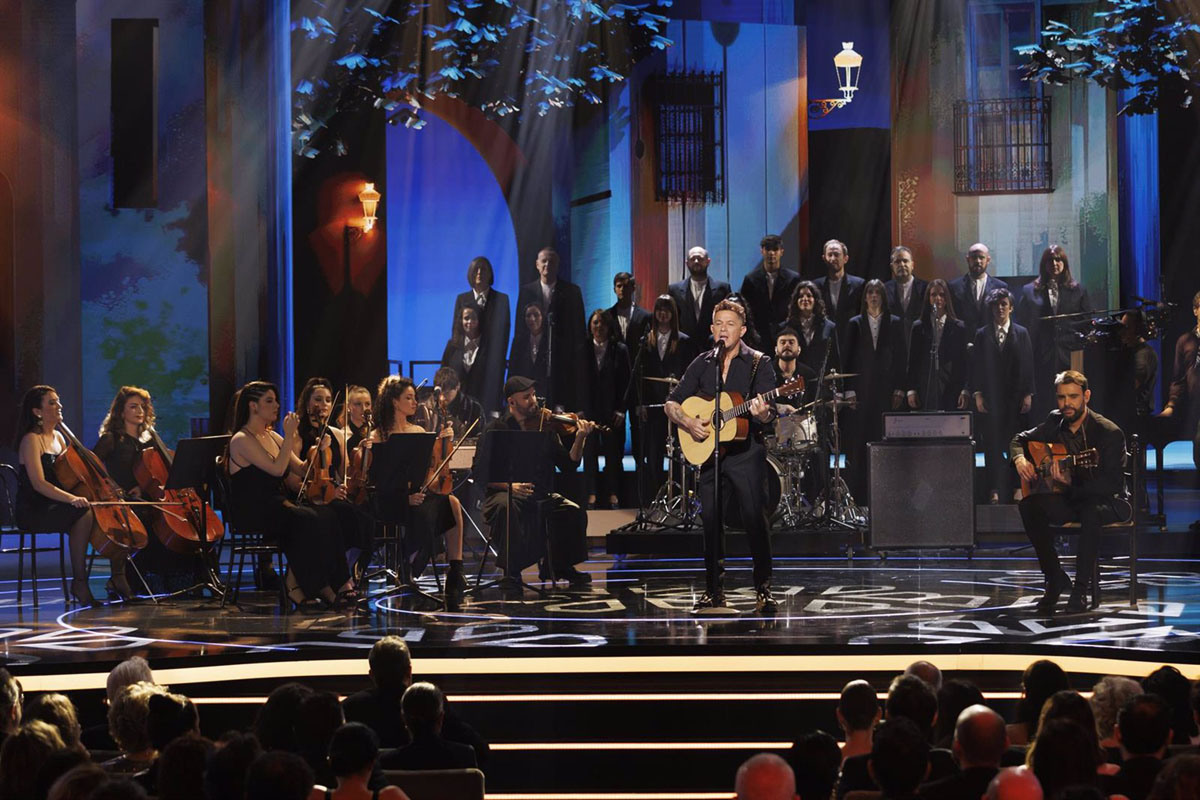 El cantante Alejandro Sanz durante la gala de entrega de la 39º edición de los Premios Goya, con la Orquesta y el Coro de la Universidad de Granada (EUROPA PRESS) El cantante Alejandro Sanz durante la gala de entrega de la 39º edición de los Premios Goya, con la Orquesta y el Coro de la Universidad de Granada (EUROPA PRESS)