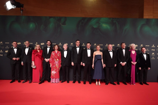Foto de familia de las autoridades en la alfombra roja de la 39º edición de los Premios Goya, en el Palacio de Exposiciones y Congresos de Granada (EDUARDO PARRA - EUROPA PRESS)