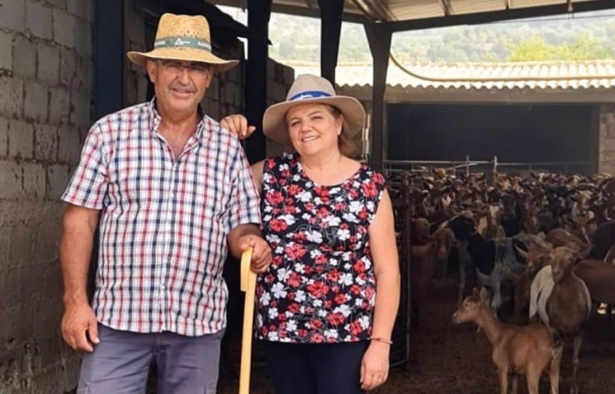 Conchi y Cantino, en el cortijo de Zafarraya del que pueden ser desahuciados (JUSTICIA PARA LA CONCHI Y CANTINO)