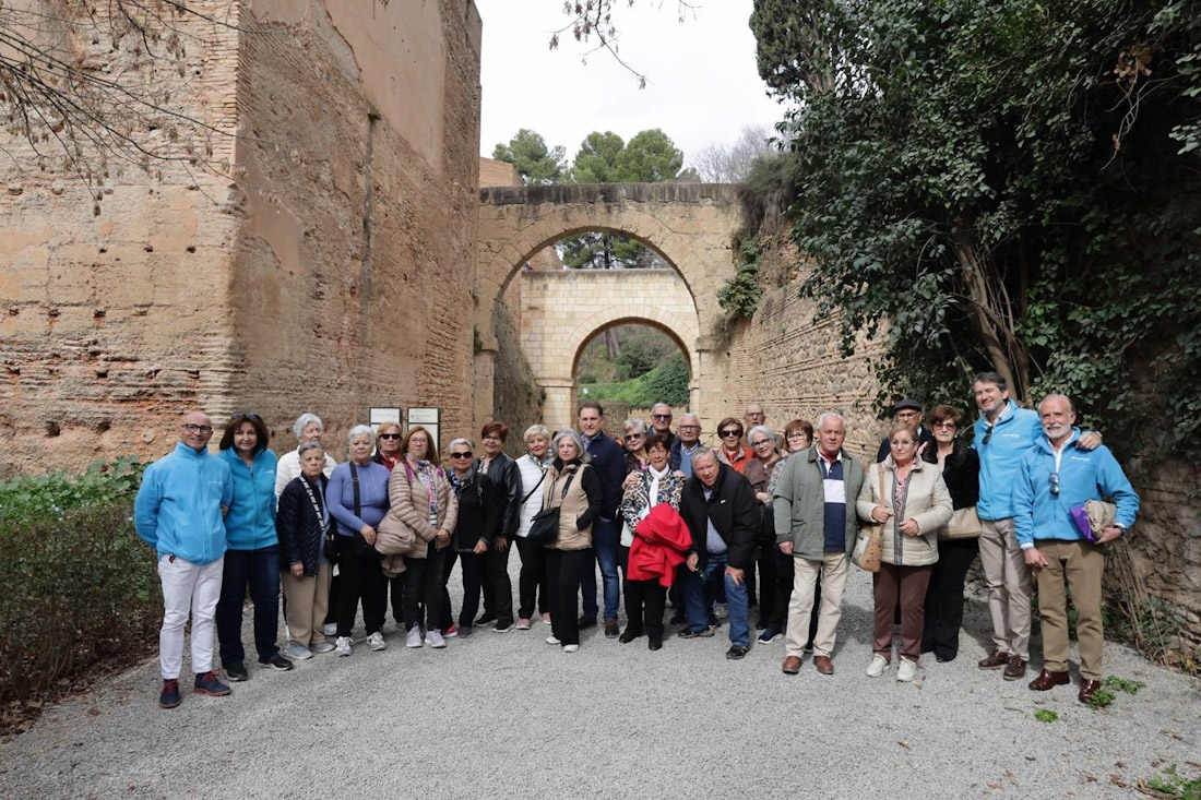 Colaboración de Voluntariado CaixaBank para visitas en la Alhambra de Granada (VOLUNTARIADO CAIXABANK) Colaboración de Voluntariado CaixaBank para visitas en la Alhambra de Granada (VOLUNTARIADO CAIXABANK)