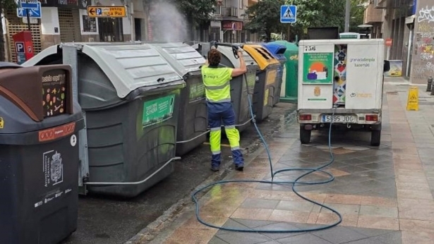 Labores de limpieza en Granada, en imagen de archivo (AYUNTAMIENTO DE GRANADA)