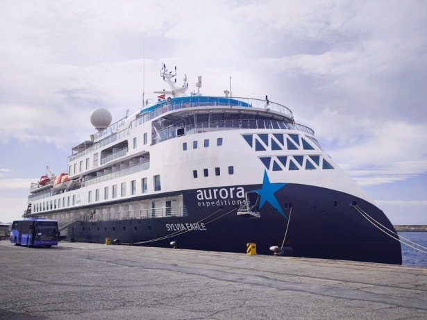 El crucero de expedición Sylvia Earle (PUERTO DE MOTRIL)