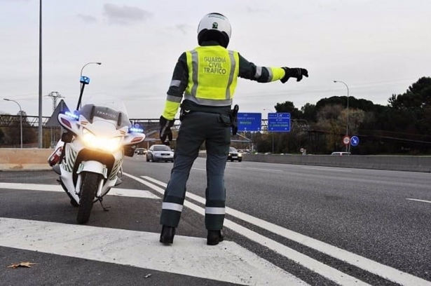  Imagen de archivo de un agente de la Guardia Civil de Tráfico (GUARDIA CIVIL)
