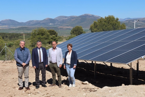 Iznalloz estrena una planta solar que abastece su sistema de agua potable gracias al Plan de Recuperación (SUBDELEGADO DEL GOBIERNO EN GRANADA)