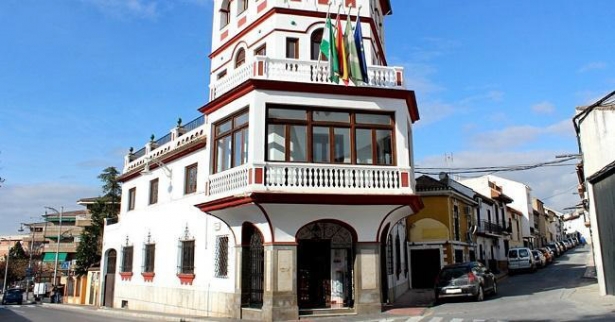 Fachada del Ayuntamiento de Pinos Puente 