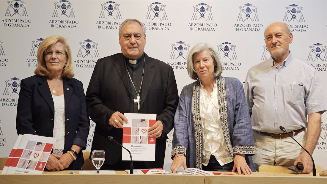 El arzobispo de Granada, José María Gil Tamayo, ha participado en la participación de la memoria anual de Cáritas,junto con su directora en la diócesis, Luisa María Maeso, a su izquierda en la imagen (CÁRITAS) El arzobispo de Granada, José María Gil Tamayo, ha participado en la participación de la memoria anual de Cáritas,junto con su directora en la diócesis, Luisa María Maeso, a su izquierda en la imagen (CÁRITAS)