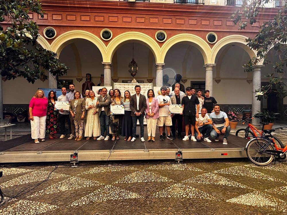 Reconocimiento de buenas prácticas educativas en el Patio del Ayuntamiento de Granada (AYUNTAMIENTO) Reconocimiento de buenas prácticas educativas en el Patio del Ayuntamiento de Granada (AYUNTAMIENTO)