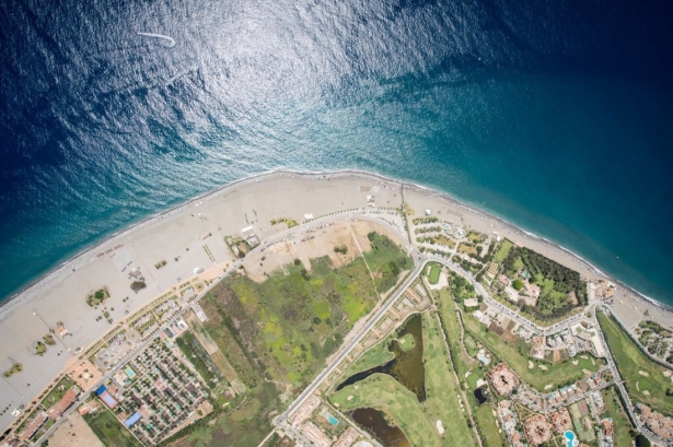 Playa Granada en vista aérea (SUBDELEGACIÓN DEL GOBIERNO EN GRANADA)