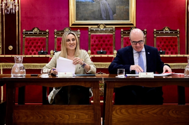 La alcaldesa de Granada, Marifrán Carazo, y el rector de la UGR, Pedro Mercado, en imagen de archivo (AYUNTAMIENTO)