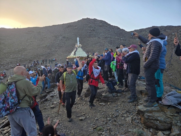 Cientos de personas acompañan a la Virgen de las Nieves en la Romería Blanca de Monachil (AYUNTAMIENTO DE MONACHIL)