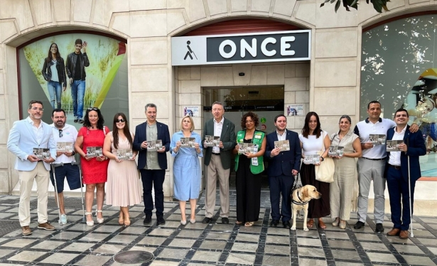 Foto de familia del Grupo Social ONCE en Granada. (ONCE)