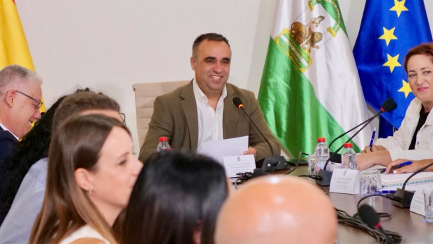 El presidente de la Diputación de Granada, Francis Rodríguez, ha presidido el Consejo Provincial de Alcaldes (DIPUTACIÓN)