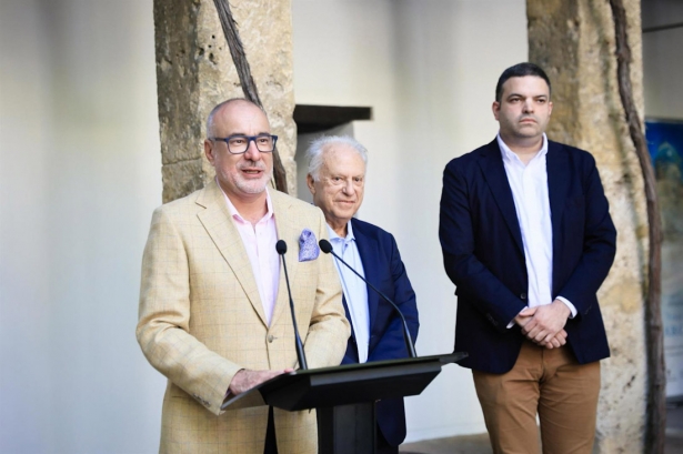 El director del Patronato de la Alhambra, Rodrigo Ruiz-Jiménez, interviene en la presentación del Memorial Ángel Barrios (PATRONATO DE LA ALHAMBRA Y GENERALIFE)