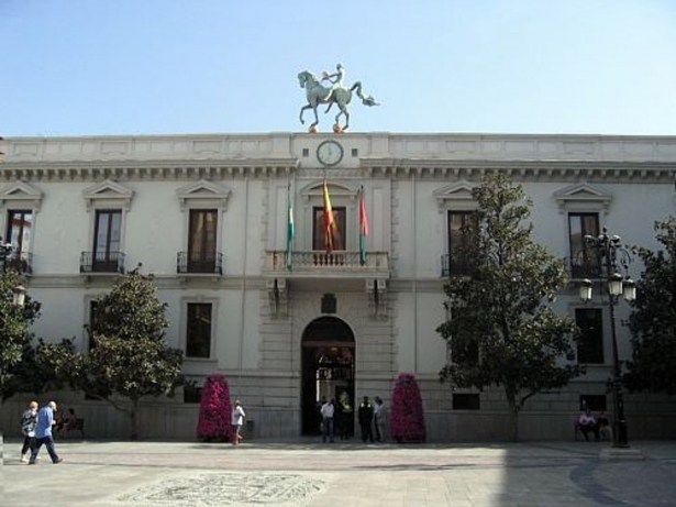 Fachada del Ayuntamiento de Granada, en imagen de archivo (AYUNTAMIENTO DE GRANADA)
