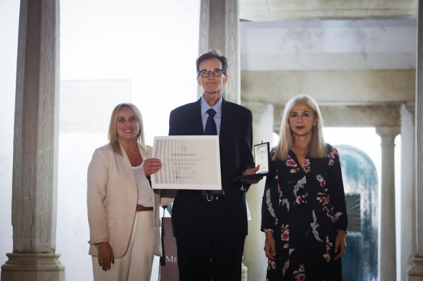 Entrega de la medalla de honor a título póstumo a Miguel Rodríguez -Acosta (JUNTA)