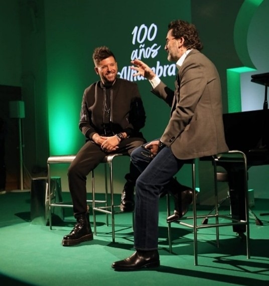 Pablo López y Javier Limón detallan la creación de A Paso Lento en el evento de presentación en Madrid (CERVEZAS ALHAMBRA)