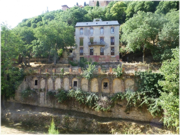 El conocido como Hotel Reuma en el entorno del Paseo de los Tristes de Granada, en imagen de archivo (EUROPA PRESS/ASOCIACIÓN OPPIDUM ELEBERIS)