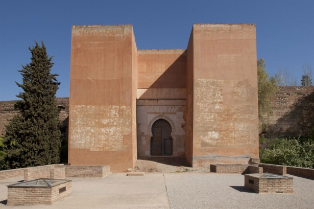 Imagen de archivo de la Torre Puerta de los Siete Suelos, en la Alhambra de Granada (ALHAMBRA)
