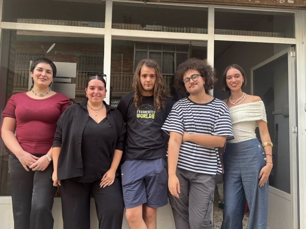 Desde la izquierda los artistas Julia Bolívar, Marta Lara, Ramón Serrano, Devon Villegas y Lola González (LA ESCOMBRERA) Desde la izquierda los artistas Julia Bolívar, Marta Lara, Ramón Serrano, Devon Villegas y Lola González (LA ESCOMBRERA)