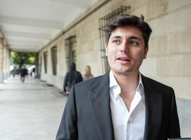 Vito Quiles, a su salida del Juzgado de Instrucción de Sevilla en imagen de archivo tras declarar como investigado por unas presuntas injurias (MARÍA JOSÉ LÓPEZ - EUROPA PRESS)