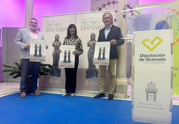 Desde la izquierda, el alcalde de Santa Fe, Juan Cobo, la diputada provincial de Cultura, Pilar Caracuel, y el concejal del ramo en el municipio, Ángel López Carreño (DIPUTACIÓN)